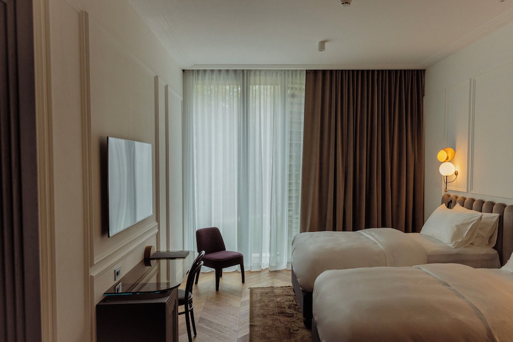 Premium Twin Room photo 2