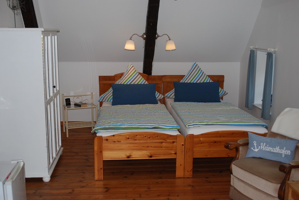 Double Room, 1 Queen Bed, Non Smoking, Private Bathroom photo 3