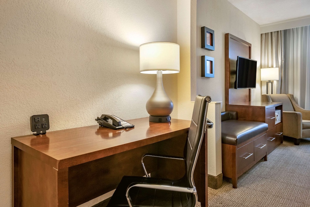 Suite, 1 King Bed, Non Smoking - Photo 7