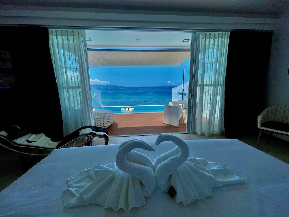 King Suite With Private Pool - Photo 8