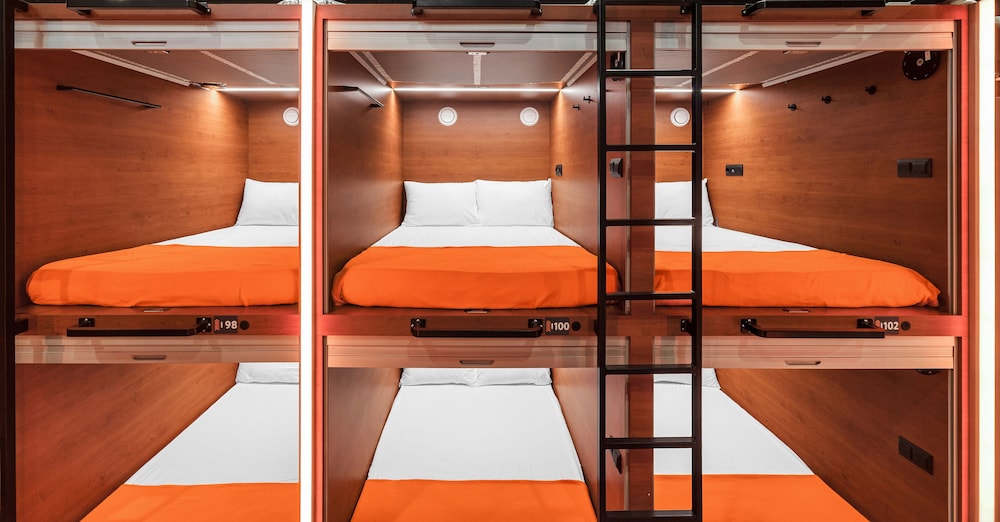 Double upper capsule (6-hour Accommodation)