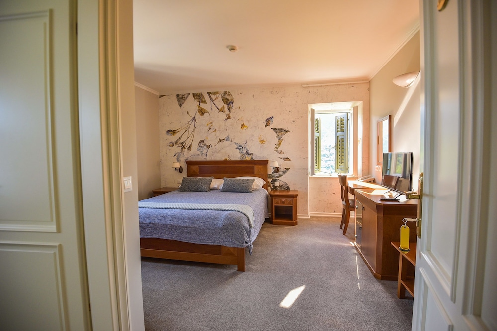 Double Room, 1 Queen Bed, Sea View photo 2