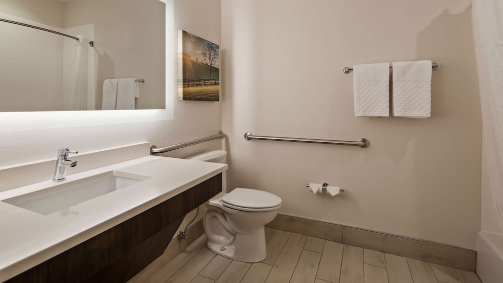 Suite, 2 Queen Beds, Accessible, Refrigerator (with Single Sofabed) - Photo 2