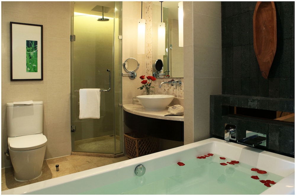 Room, 1 King Bed, Smoking, Sea View (Grand)