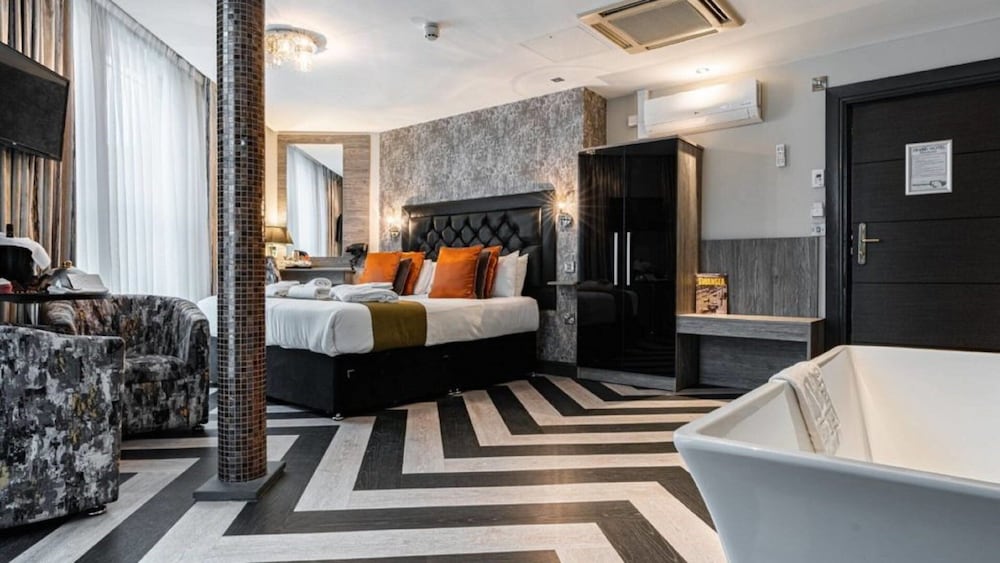 Deluxe Double Room, Bathtub photo 2