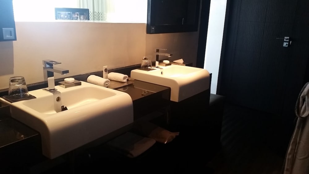 Superior Room, 2 Twin Beds, City View - Photo 9