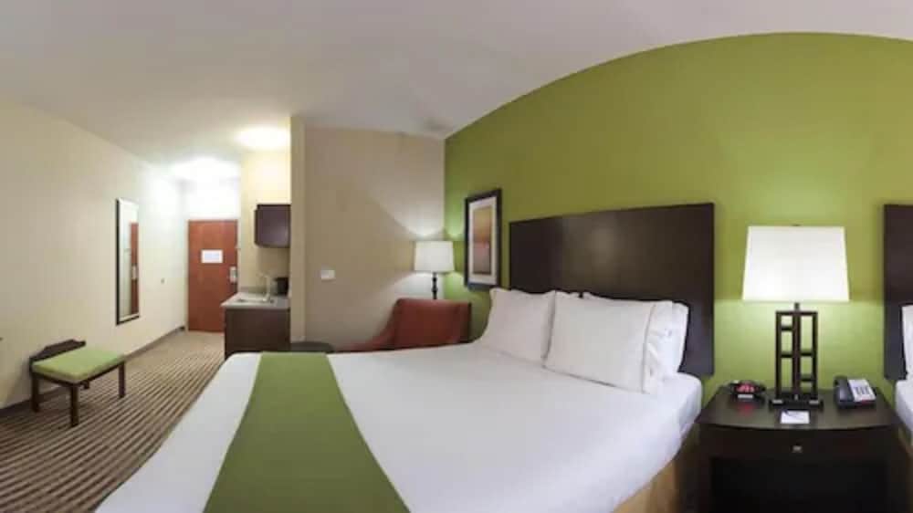 Suite, Multiple Beds - Photo 7
