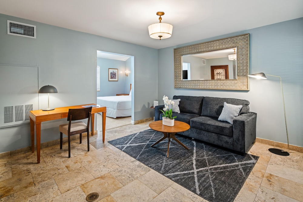 King Suite with Sofa bed - Impala Building (Self Check-in)