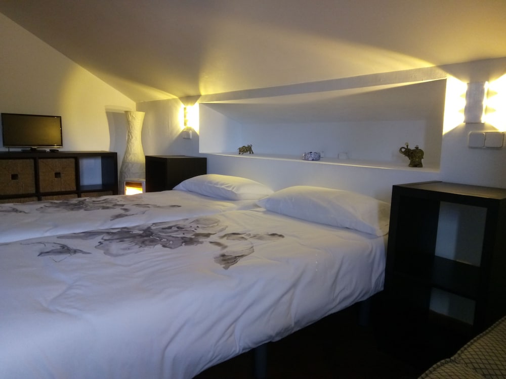 Superior Double Room, 2 Twin Beds - Photo 4