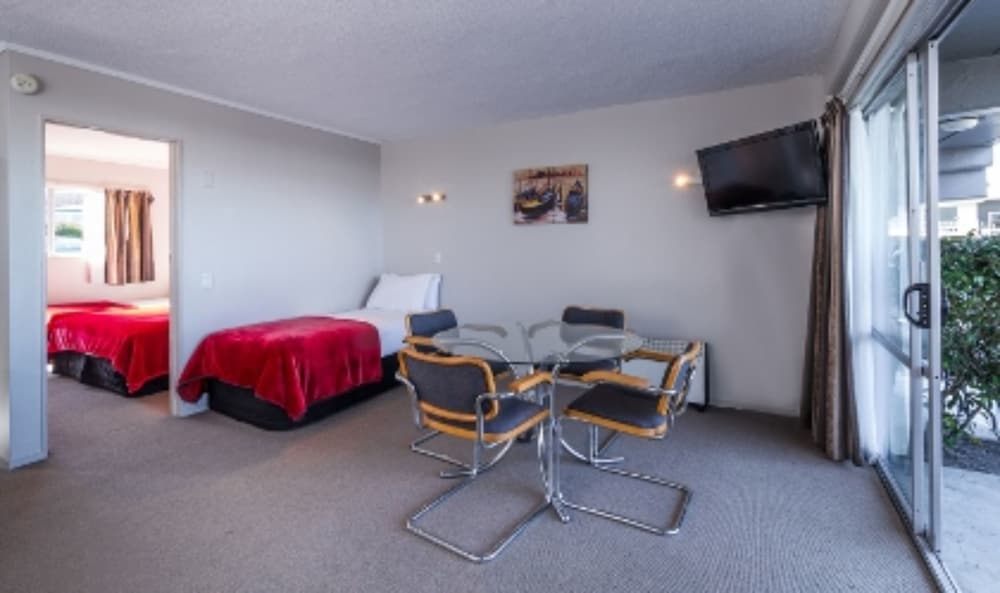Ground Floor One-Bedroom Suite with spa bath
