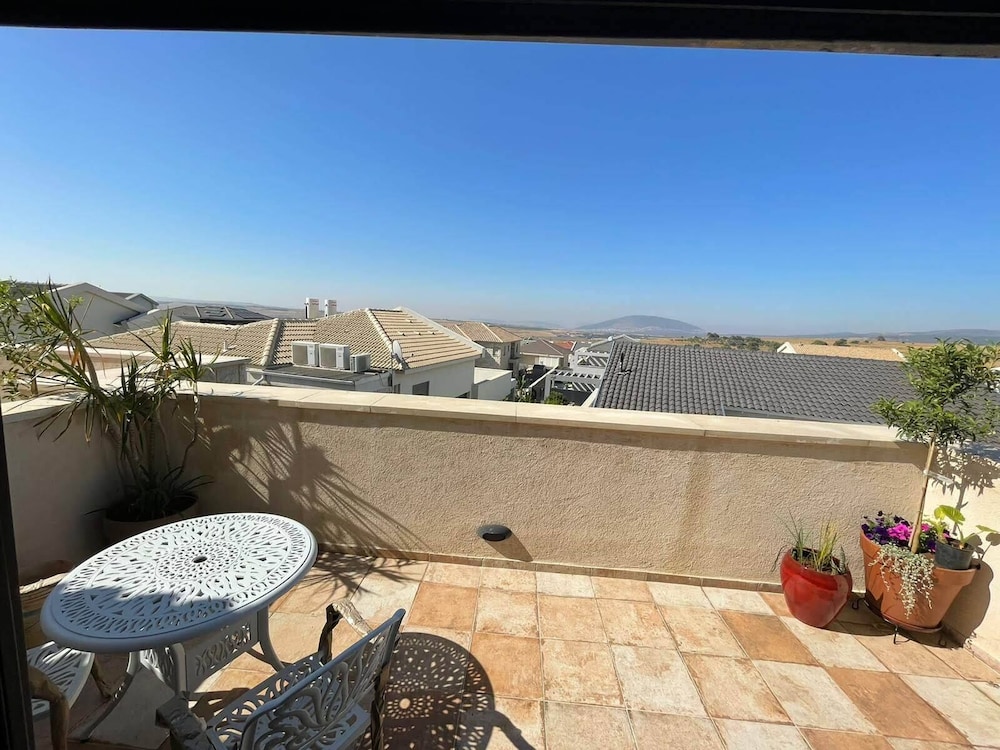 Exclusive Studio Suite, Balcony, Mountain View photo 2