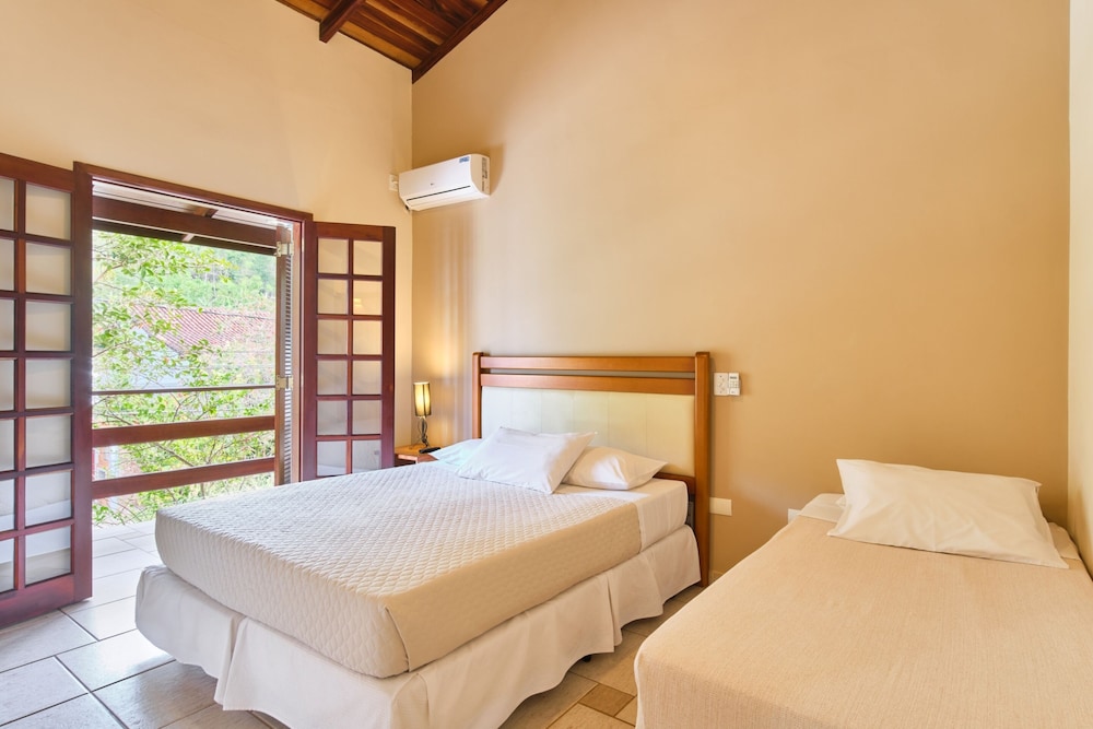 Economy Triple Room photo 1