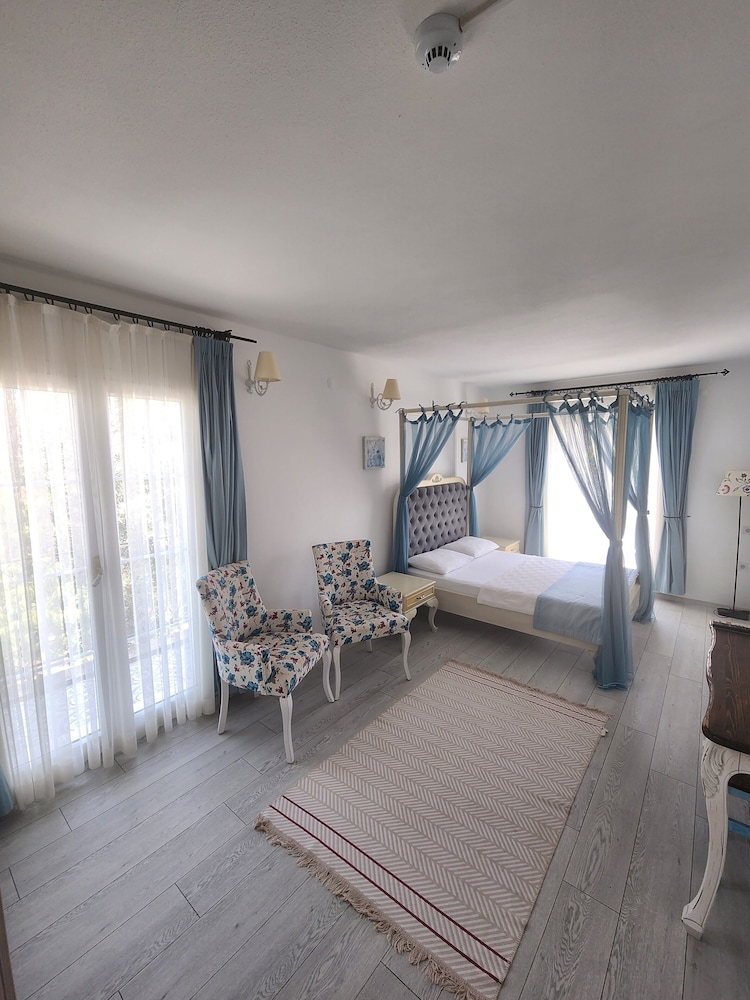 Deluxe Triple room with balcony