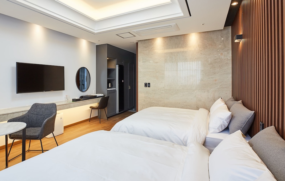 Family Twin Room - Photo 4