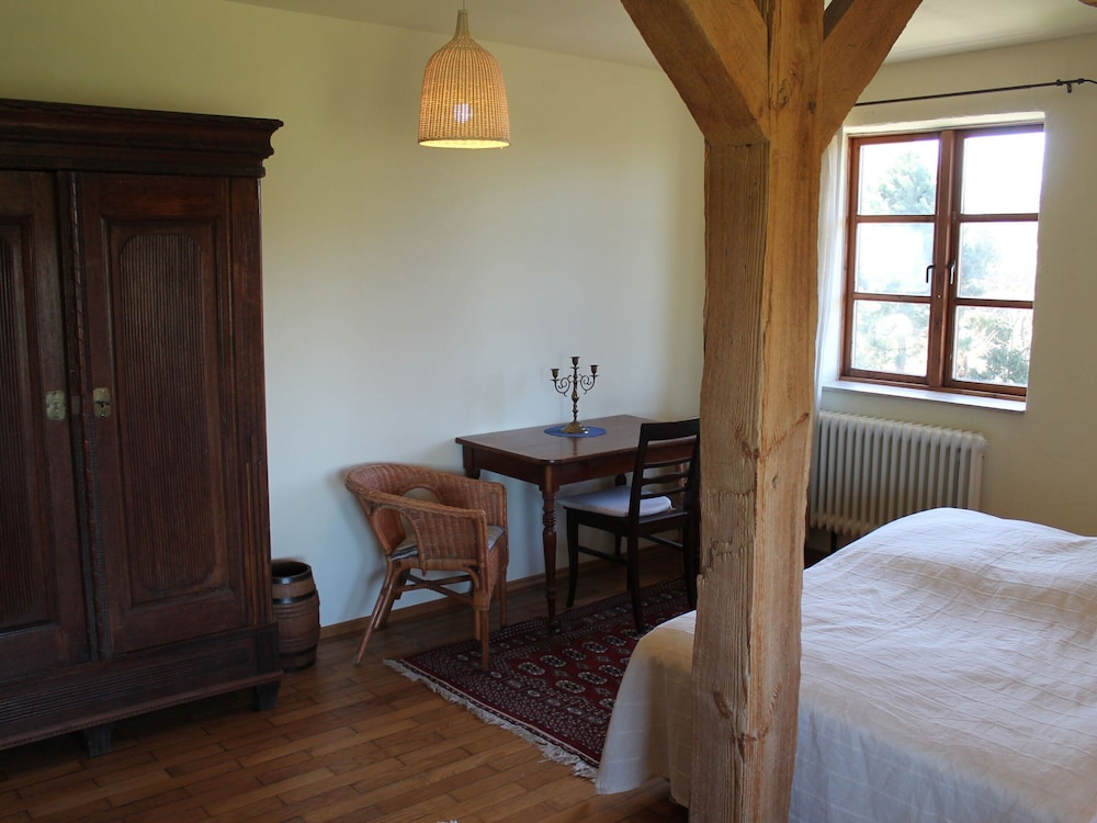 Classic Apartment, Multiple Bedrooms photo 2