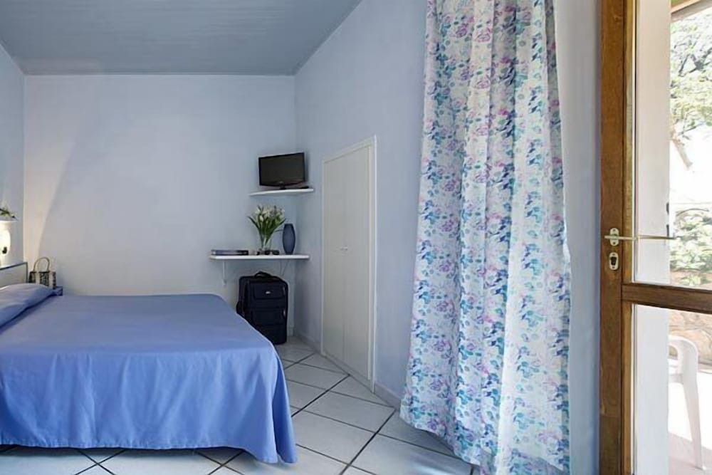 Double Room, Balcony, Sea View photo 3