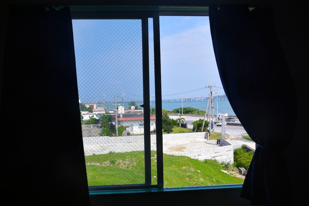 Basic Single Room, Partial Ocean View photo 3