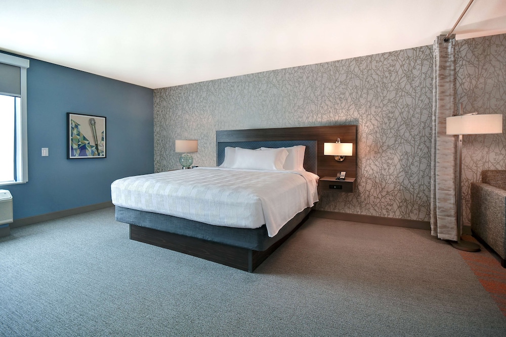 Studio, 1 King Bed, Accessible, Bathtub