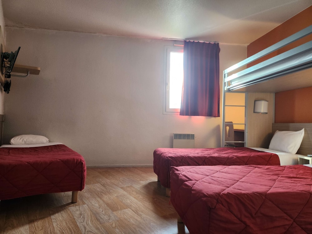 Standard Room, Multiple Beds photo 1