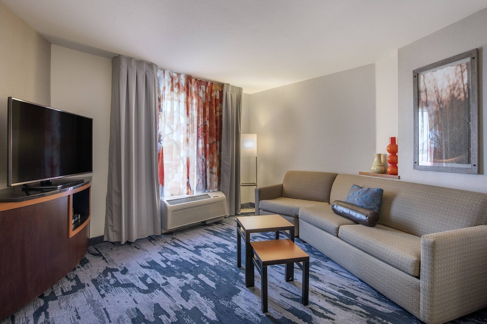 Suite, 1 King Bed - Photo 1