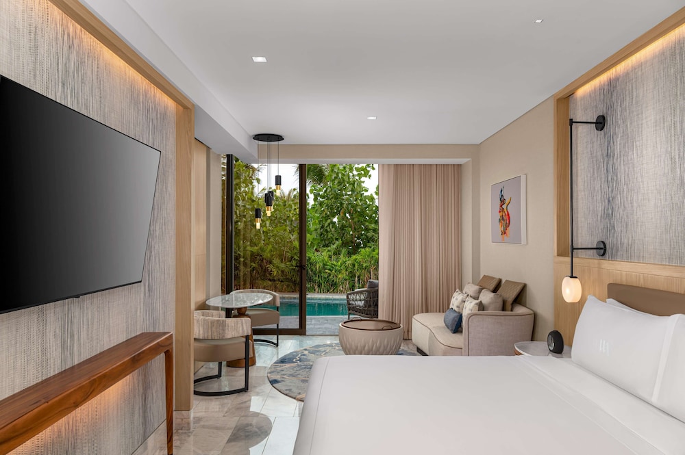 Room, 1 King Bed,  (swim Up)