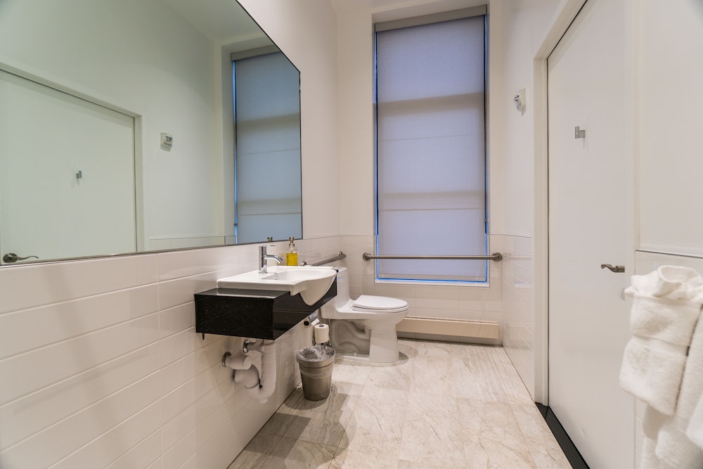 Standard Room, 2 Double Beds, Private Bathroom photo 2