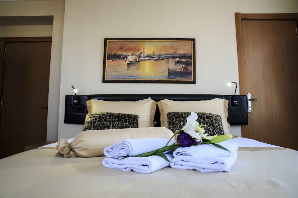 Standard Room, 1 King Bed photo 3
