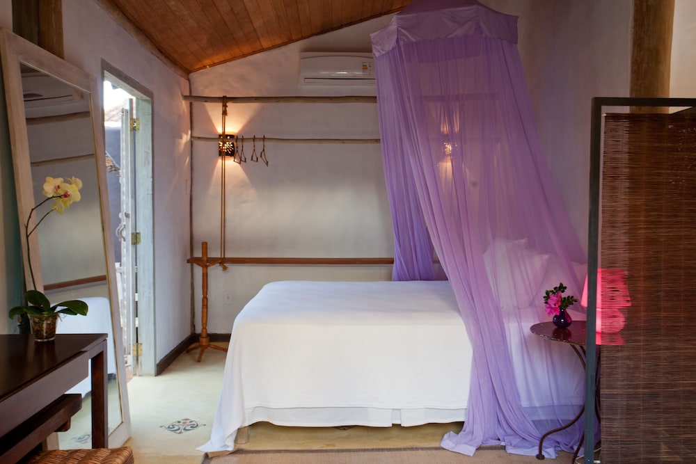 Romantic Bungalow, 1 King Bed, Kitchen, Garden View