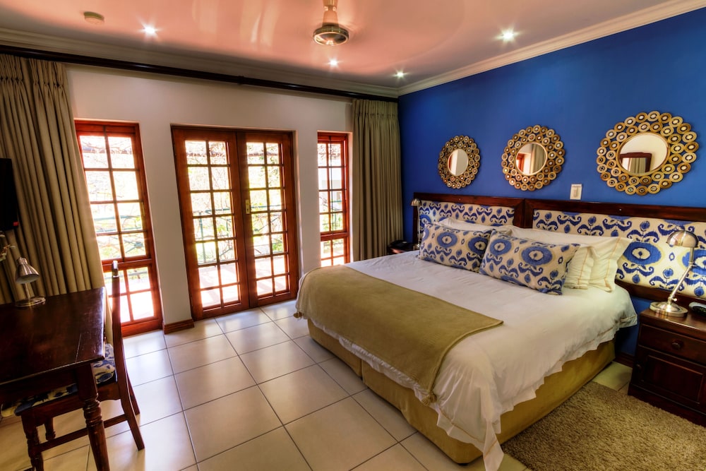 Standard Double Room - Photo 11