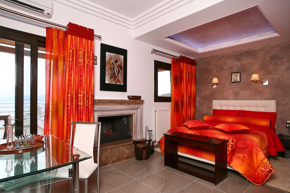 Superior Studio (double), 1 Queen Bed, Beach View photo 3
