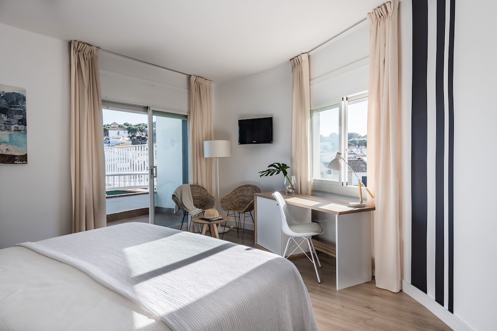 Double Room, Partial Sea View - Photo 1