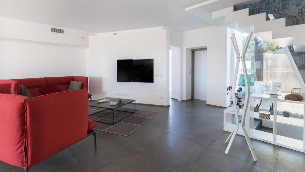Villa photo 1