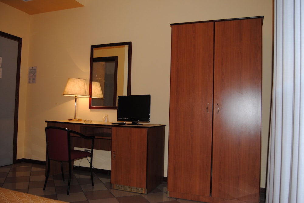 Family Room - Photo 2