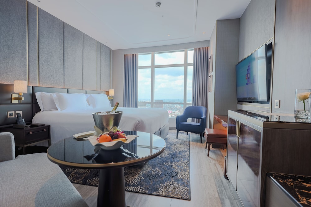 Executive Suite, Corner photo 3