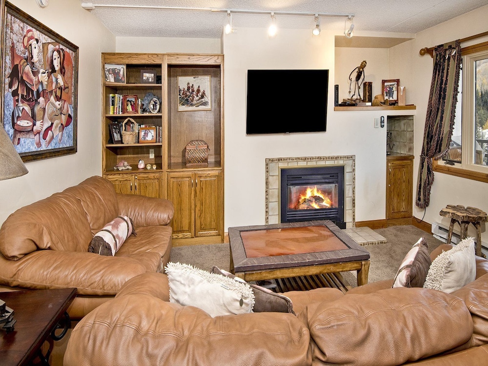 Condo (Vantage Point Condo 303)