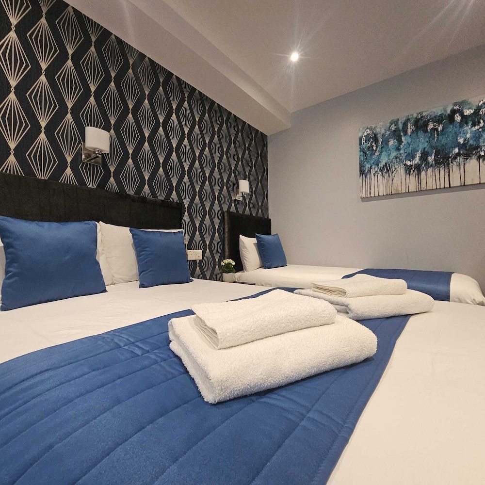 Quadruple Room Ensuite Lower Ground Floor photo 1