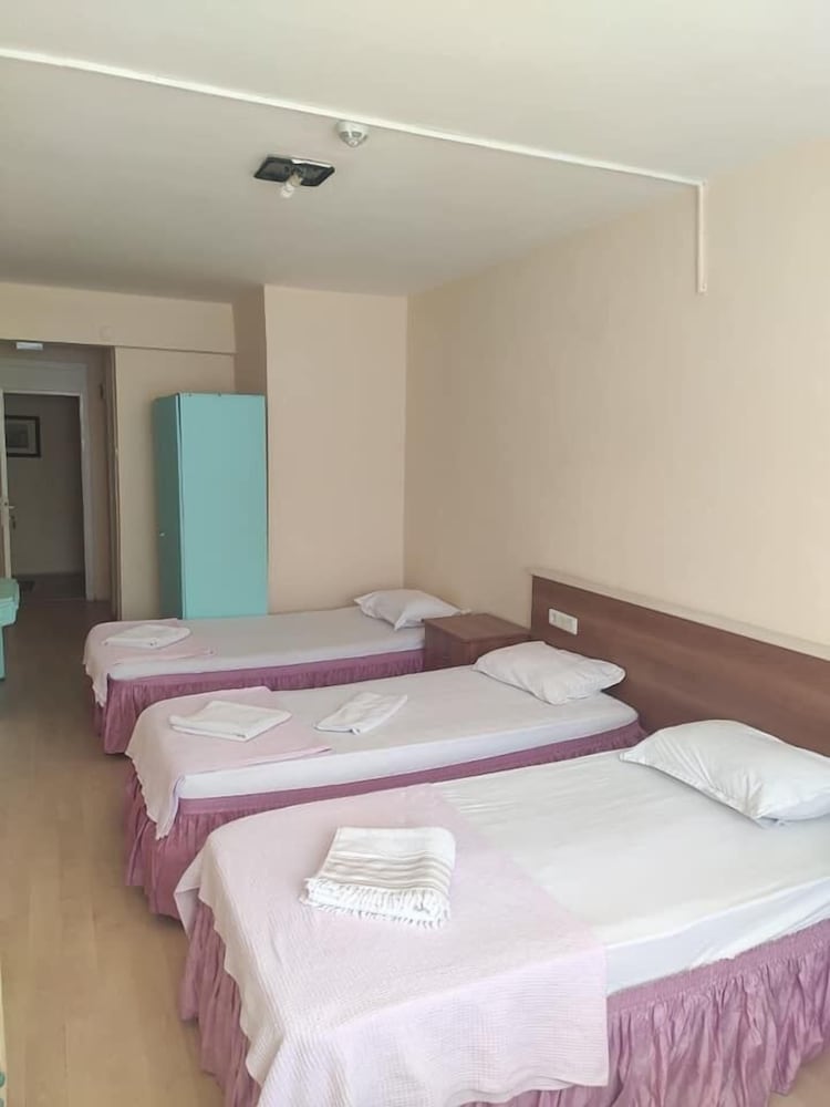 Economy Room, Multiple Beds