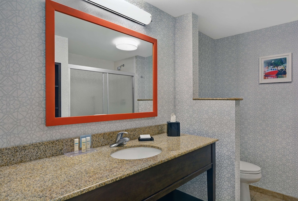 Room, 1 King Bed, Refrigerator & Microwave (Shower Only) - Photo 4