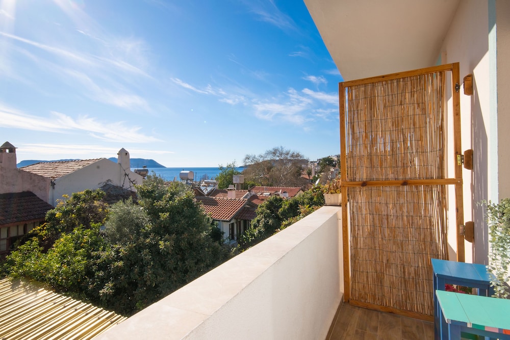 No 5 Concept Room with Sea View and Balcony - Photo 2