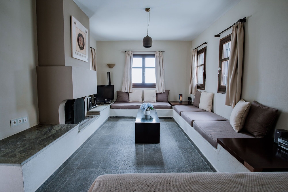 Executive Suite - Photo 3