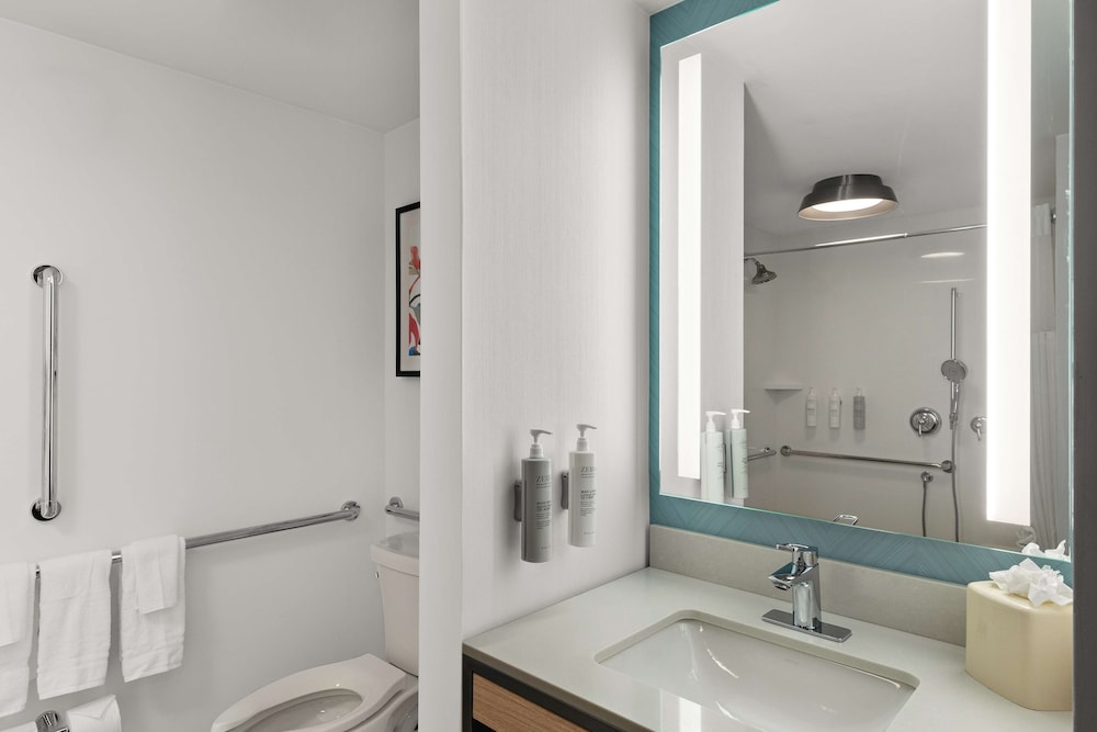 Room, Accessible photo 2