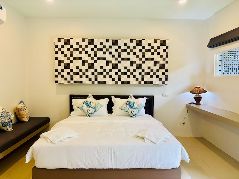 Superior King Size Bed Garden View