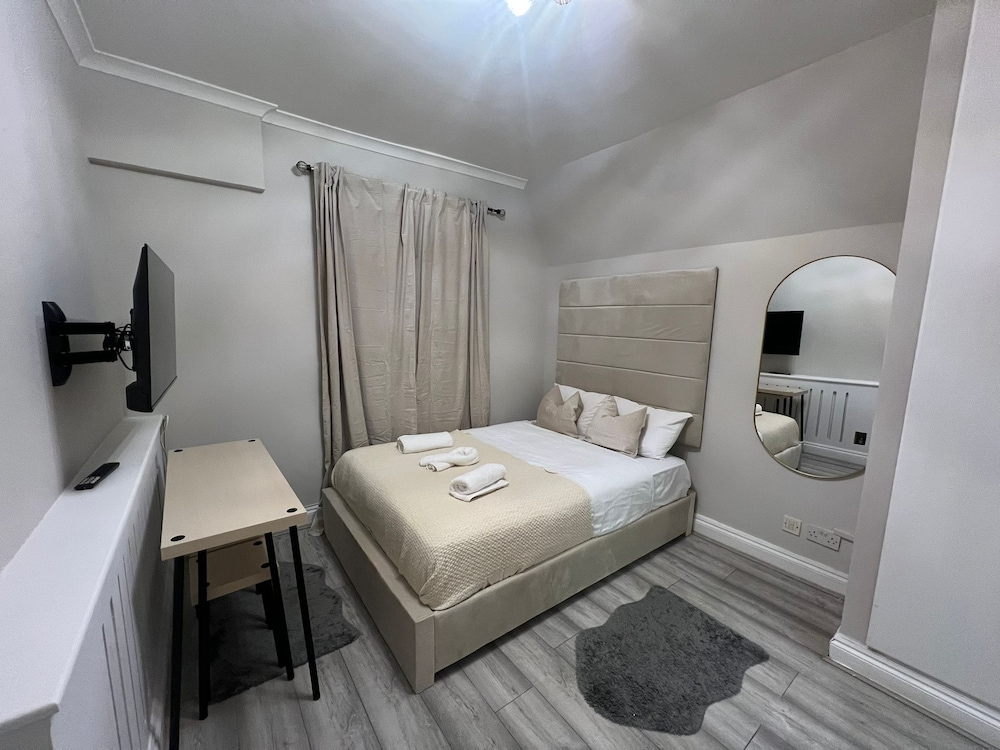 Basic Studio, Ensuite