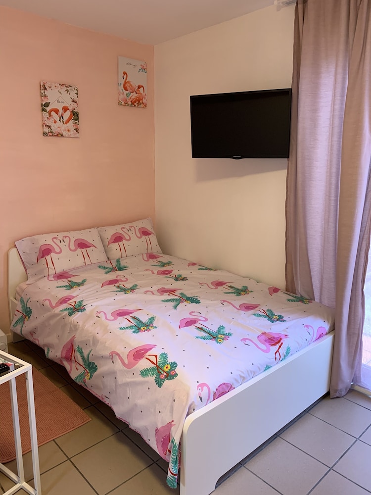 Double Room (Flamingo Road)