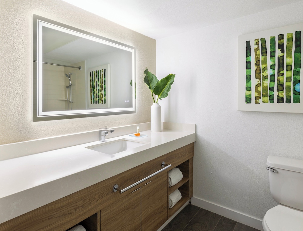 Alligator Reef Oceanfront Room Two Queens - Photo 5