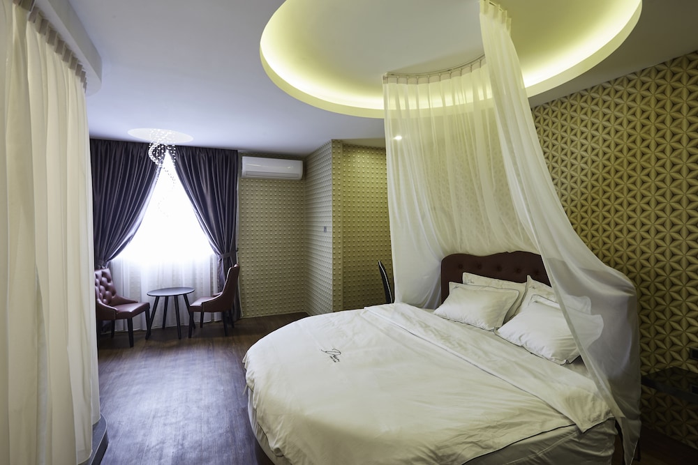 Premium Honeymoon (Rose Vendela)