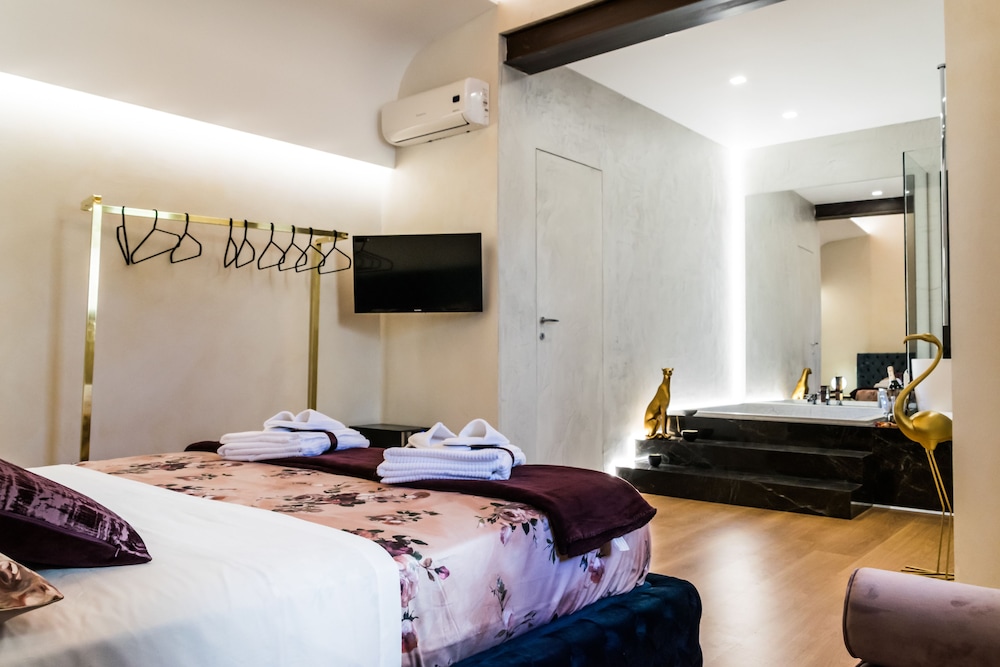 Superior Suite - Photo 23
