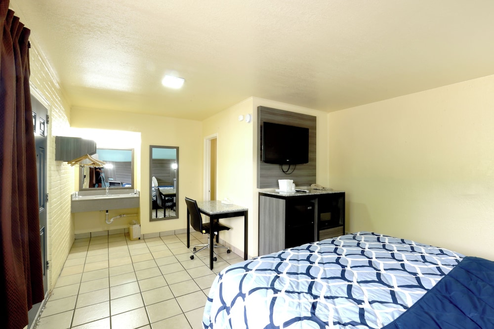 Superior Room, 1 King Bed, Non Smoking - Photo 1