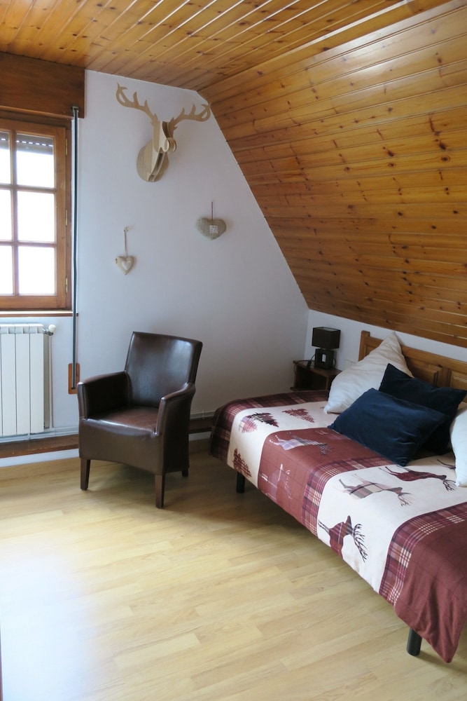 Superior Studio, 2 Bedrooms, Kitchen, Mountain View