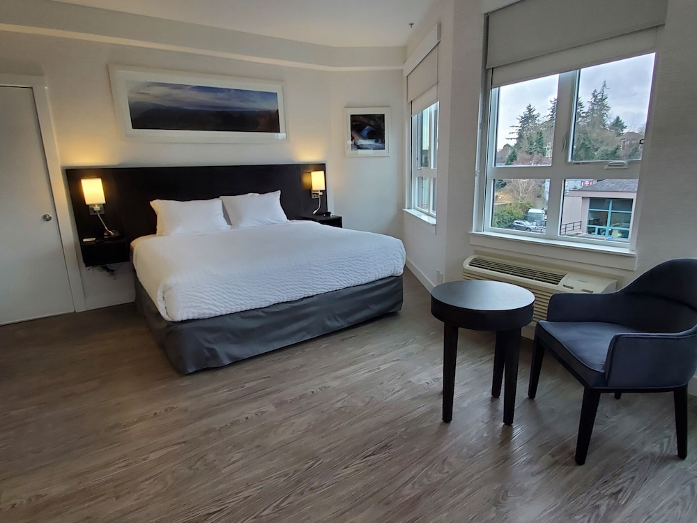 Room, 1 King Bed, Non Smoking (Efficiency) - Photo 6